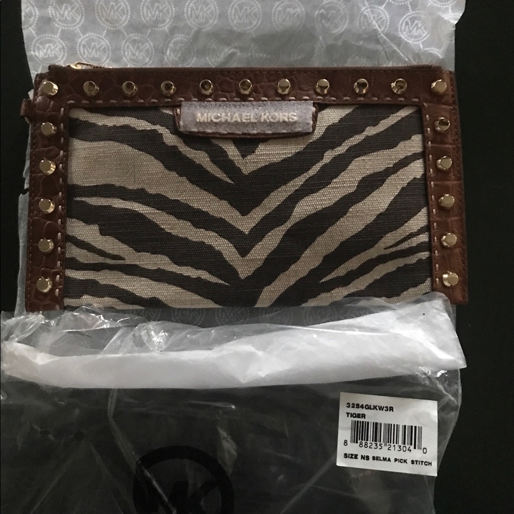 MK CLUTCH